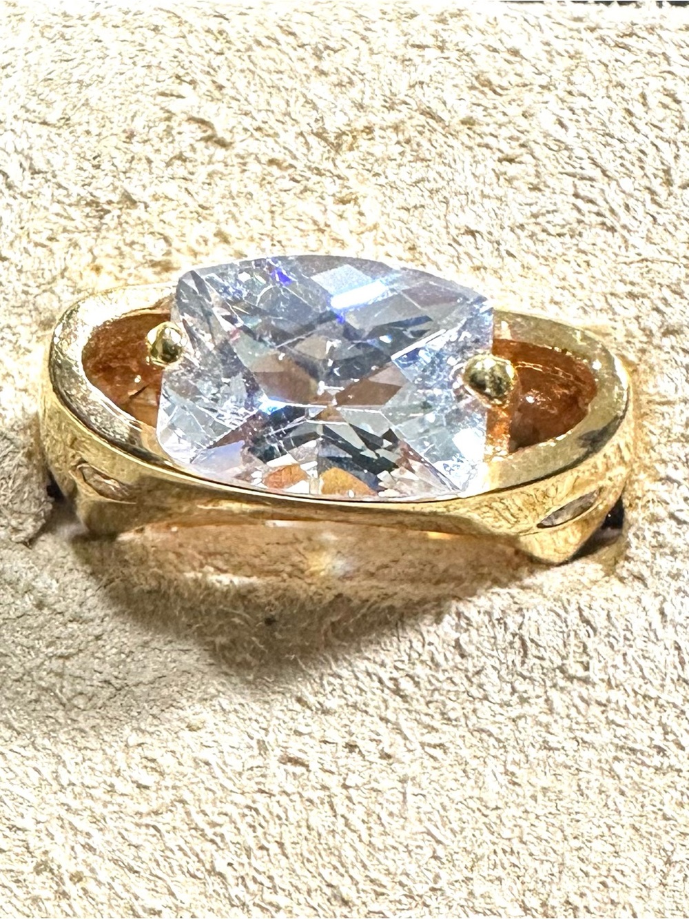 NOS/ Vtg Single Square Gemstone Ring Accented by 4-Small Rhinestones